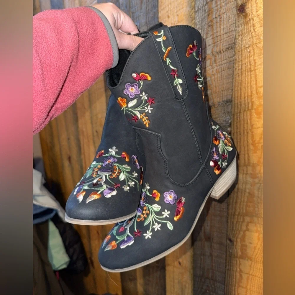 Embroidered Black Western Boots